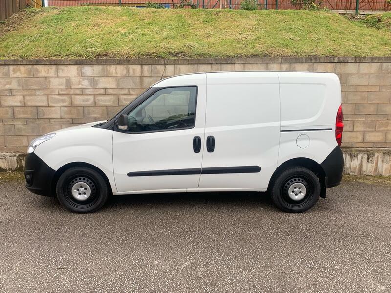 VAUXHALL COMBO 1.3 COMBI 5 SEAT CREW *EURO 6* ONLY 46,223 MILES NO VAT