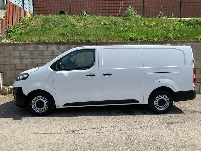 VAUXHALL VIVARO 2.0 3100 Dynamic LWB L2H1 46,953 MILES VAT INCLUDED