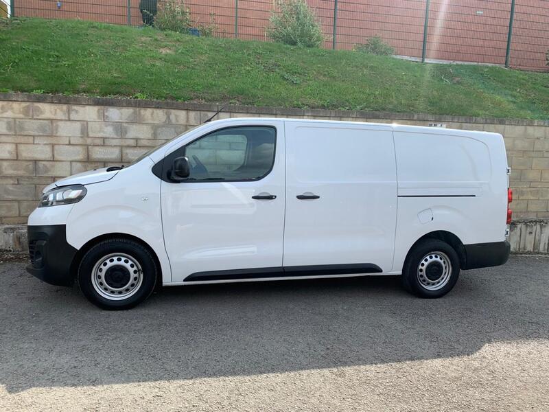 VAUXHALL VIVARO 2.0 Turbo D 3100 Dynamic LWB L2H1 28,475 MILES VAT INCLUDED