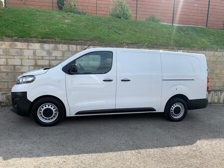 VAUXHALL VIVARO 2.0 Turbo D 3100 Dynamic LWB L2H1 28,475 MILES VAT INCLUDED