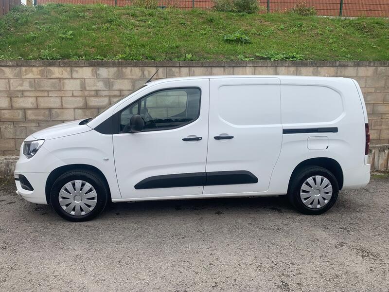 VAUXHALL COMBO 1.5 2300 Sportive L2H1 ONLY 24,375 MILES AIRCON VAT INCLUDED
