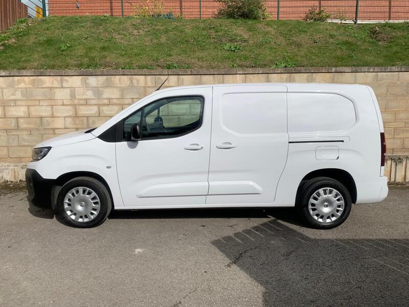 VAUXHALL COMBO 1.5 Turbo 2300 Pro LWB L2 21,613 MILES  FACELIFT  VAT INCLUDED