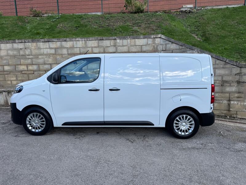 TOYOTA PROACE 1.5 ICON L1 ONLY 5,681 MILES VAT INCLUDED